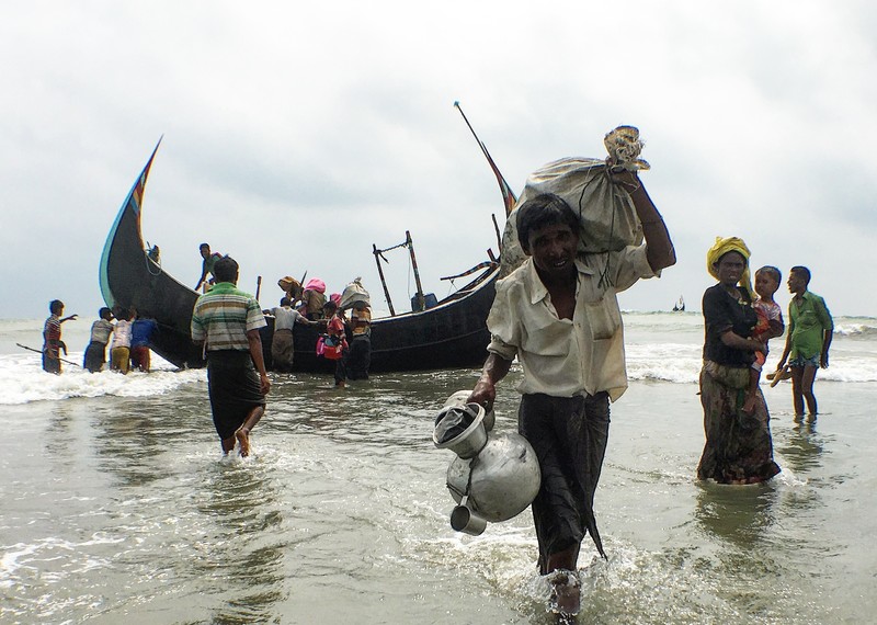 Rohingya flüchten an Land